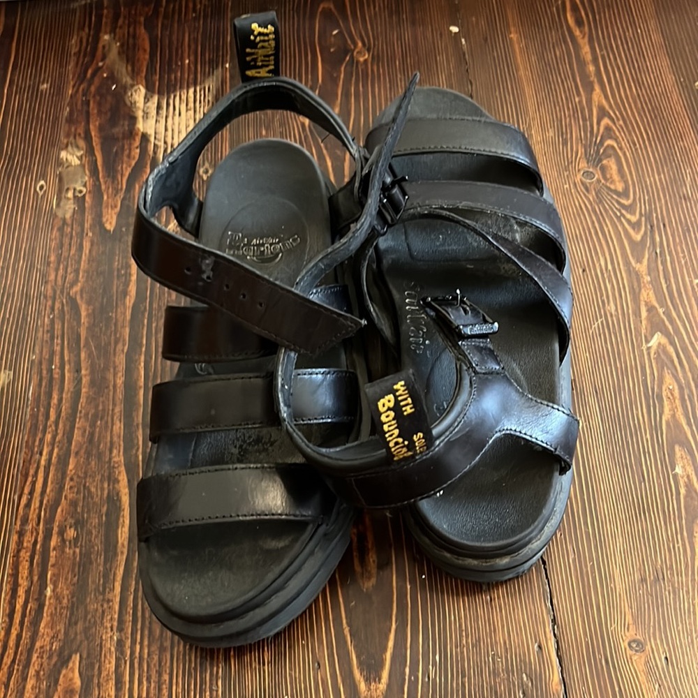 chunky 9 🖤BLAIRE DR. Martens🖤 buckle sandals good condition!